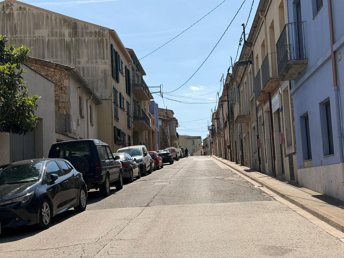 El carrer Girona de Llagostera.