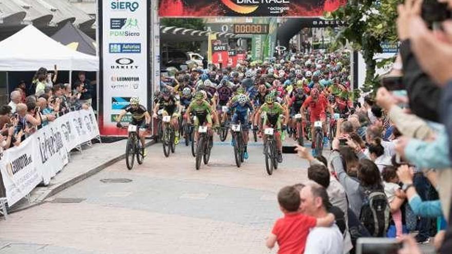 Una imagen de la primera edición de la Asturias Bike Race.