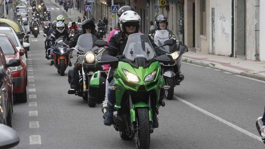 Participantes en la concentración motera durante una de las rutas de este fin de semana. // Santos Álvarez