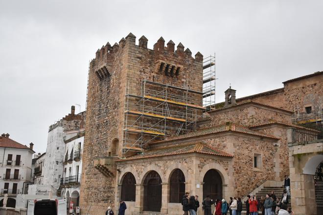 Fotogalería | Los andamios de la reforma de la muralla, en la Torre de Bujaco