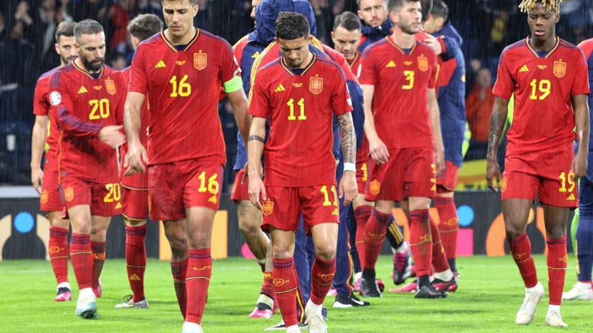 España se marchó decepcionada por su derrota ante Escocia.