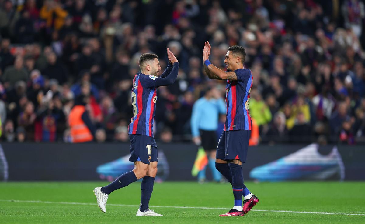 Raphinha y Jordi Alba, en su etapa en el Barça