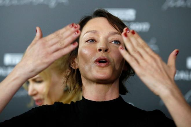 Uma Thurman con pelo moreno