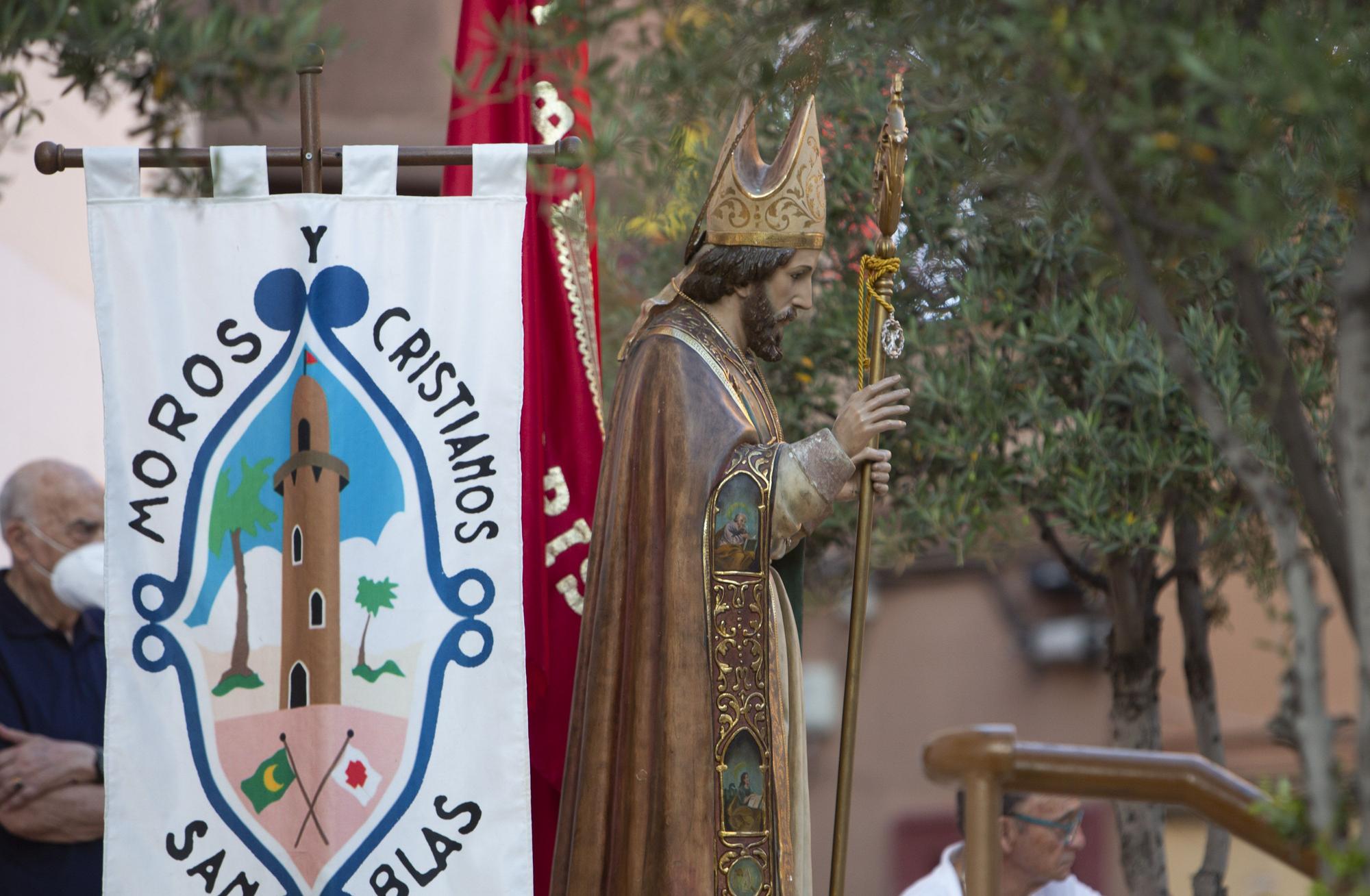 Arrancan las Fiestas de los Moros Y Cristianos de San Blas con la entrada de bandas y el Homenaje a los festeros fallecidos