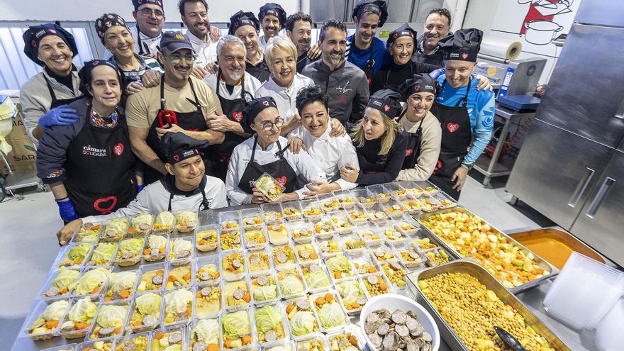 Cocineros como Susi Díaz, Pablo Montoro, Dani Frías y Paco Torreblanca elaboran más de 5.500 platos navideños para distribuir entre colectivos vulnerables