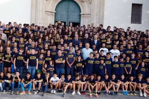 Ofrenda floral de los equipos de la UCAM en la Fuensanta