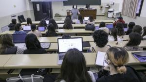 Una clase en la Facultad de Medicina de la UB.