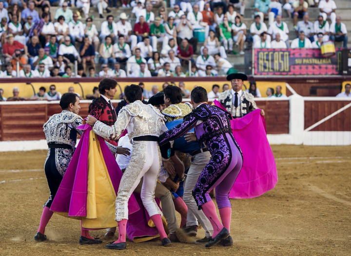 RIVERA ORD??EZ, HERIDO POR SU SEGUNDO TORO EN HUESCA