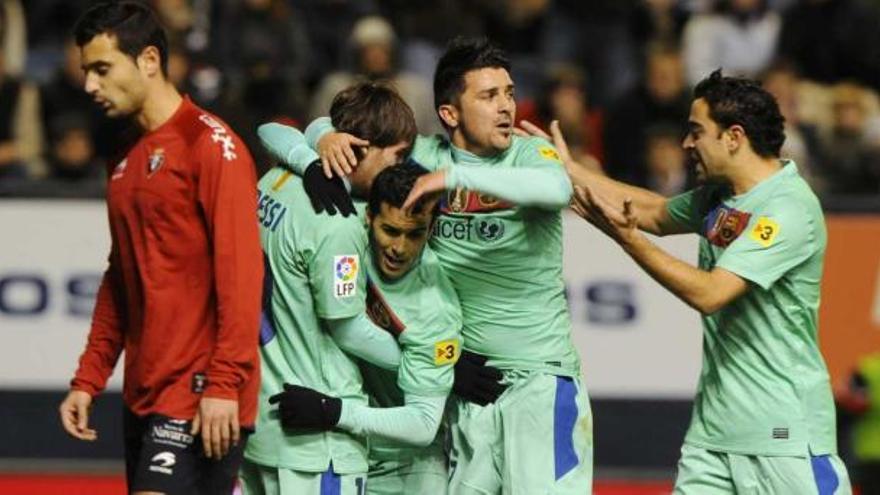 Messi, Pedro, Villa y Xavi celebran el primer gol del Barcelona ayer en Pamplona.