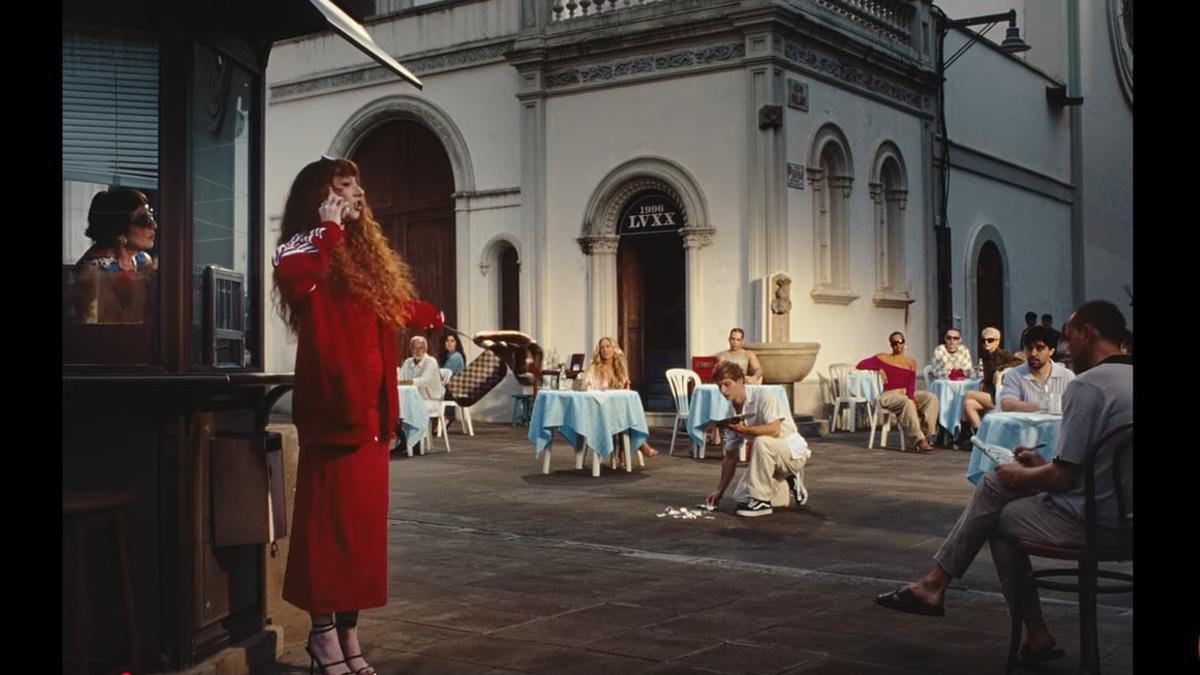 Sarah Jessica Parker en la plaza de la Catedral en un momento del anuncio de Zalando.