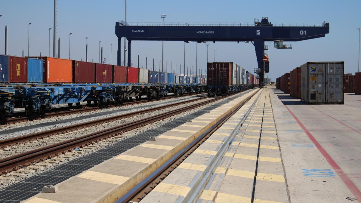 El transporte ferroviario es el más eficiente y sostenible para el traslado de mercancías.