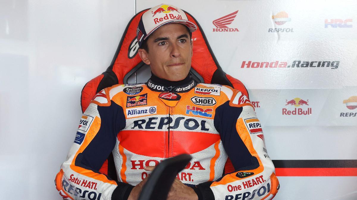 Marc Márquez en su box en Sanchsenring