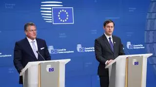 La UE y EEUU acuerdan intensificar las negociaciones por los aranceles