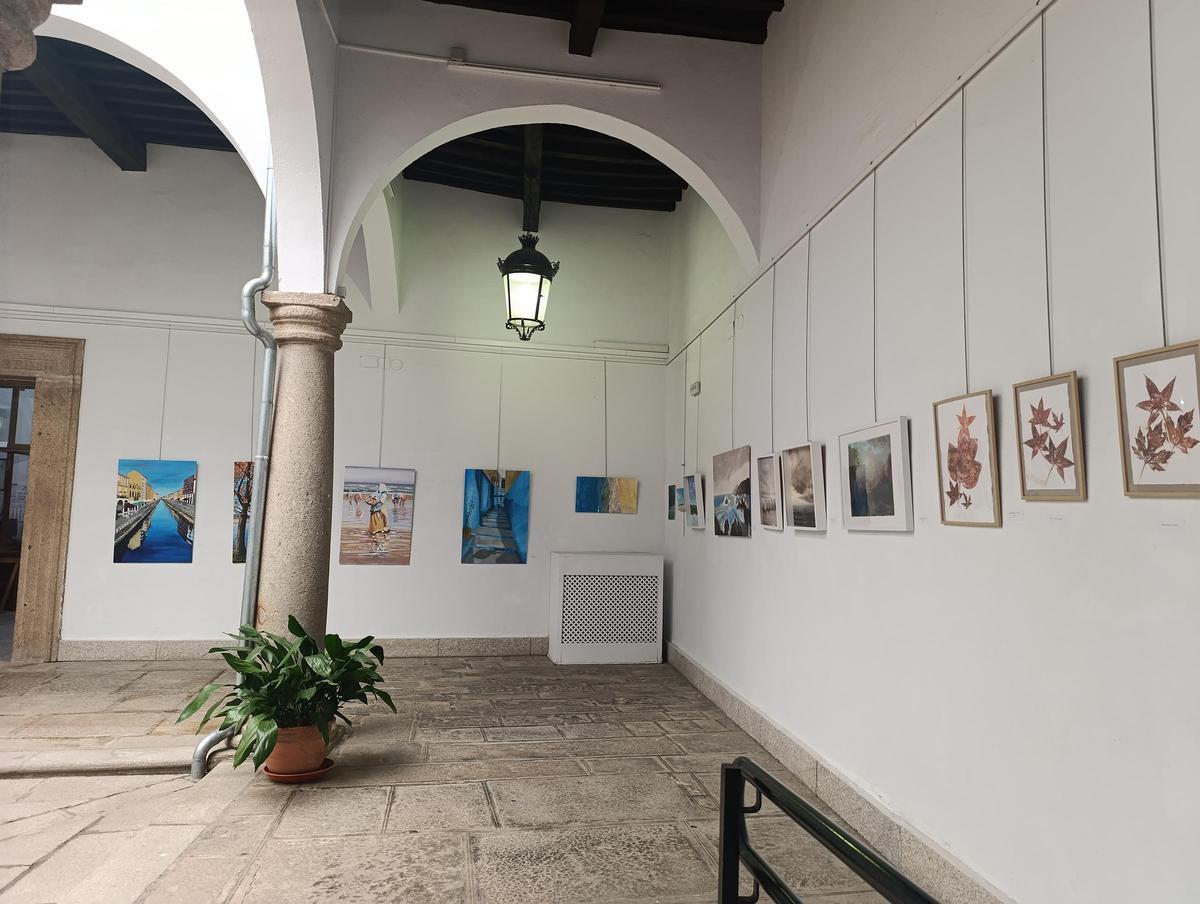 Dos exposiciones, con doce autoras, en el complejo Santa María de Plasencia.
