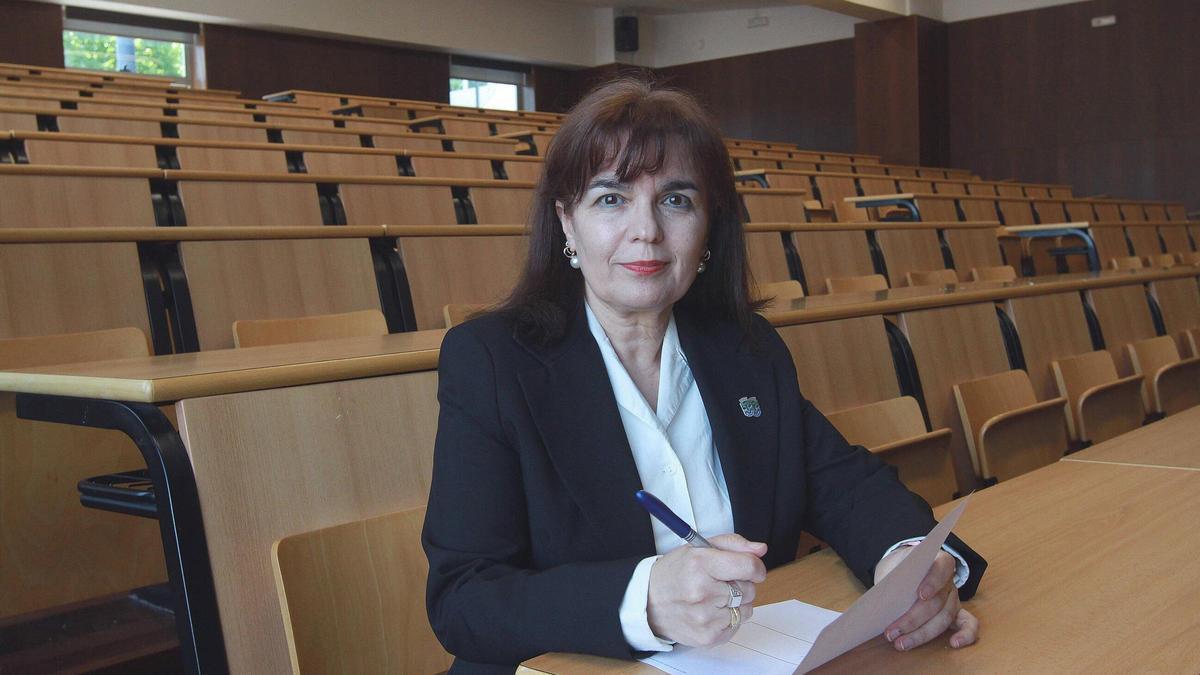 Pilar, la universitaria sexagenaria del campus de Ourense con un expediente brillante: «Las personas no tienen límites, ¿por qué deberían parar a una edad?»