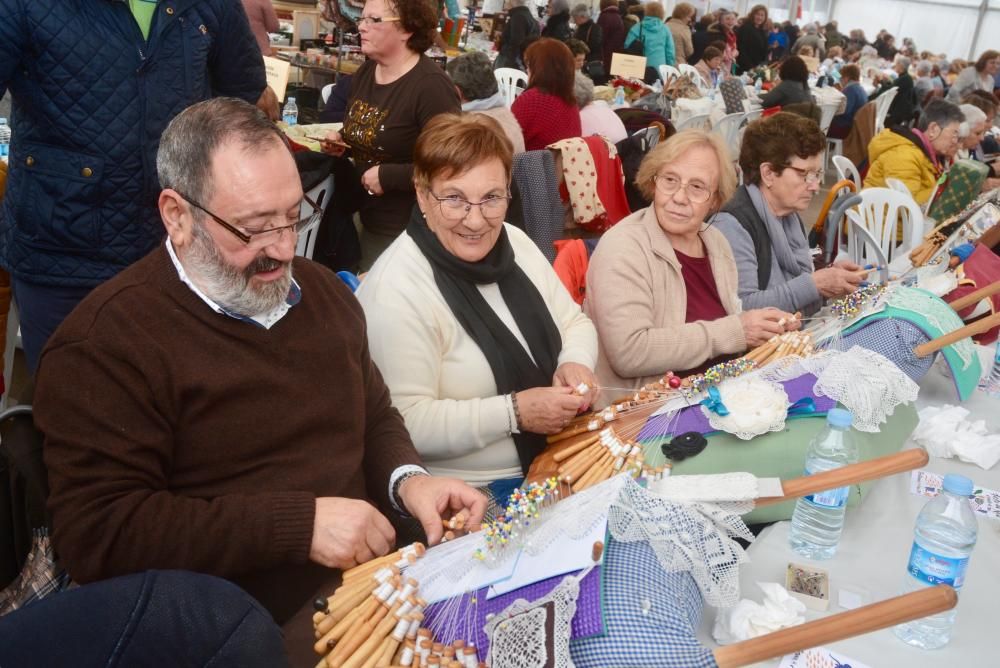 Las palilleiras tejen vínculos en Sanxenxo