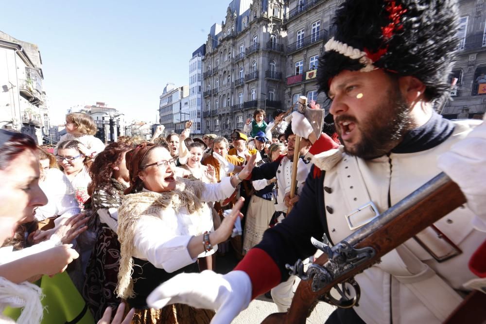 La representación de la Reconquista de Vigo vuelve a abarrotar las calles del Casco Vello de miles de vigueses