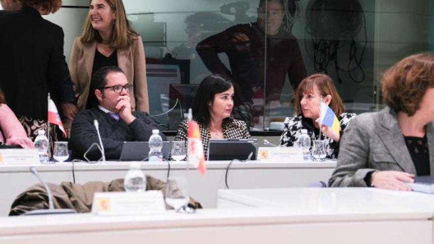 El viceconsejero de Empleo, Gustavo Santana, y la consejera Carolina Darias, ayer en la reunión en Madrid.