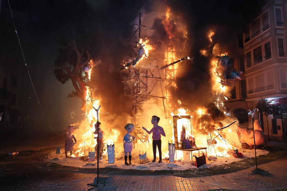 Emotiva Cremà de las Fallas de Burriana 2026