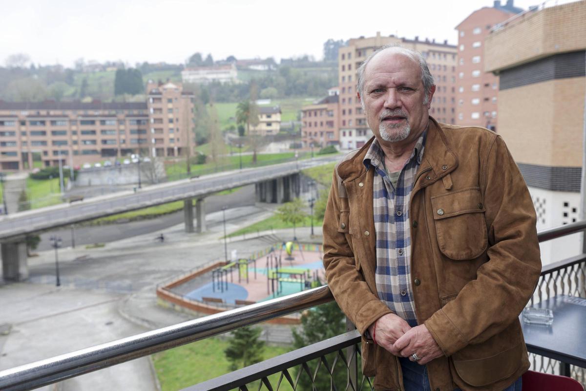 José Manuel Torres, detrás el parque de Villafría