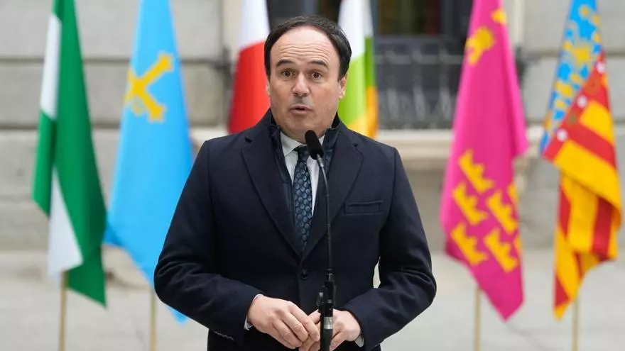 Pérez Llorca pide máxima precaución y seguir las recomendaciones ante la alerta roja en la provincia de Valencia