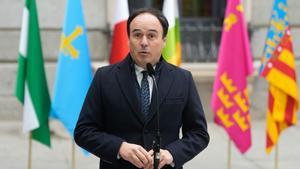 Pérez Llorca pide máxima precaución y seguir las recomendaciones ante la alerta roja en la provincia de Valencia