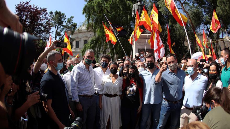 Abascal señala la "traición" de los indultos acudiendo a Colón "sin vergüenza a ninguna foto"