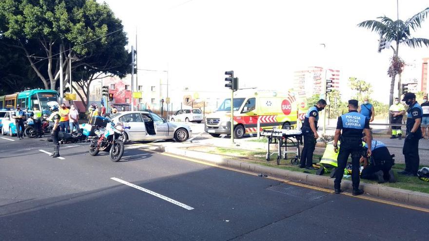 Imagen del accidente entre un turismo y una motocicleta en la Avenida Príncipes de España.