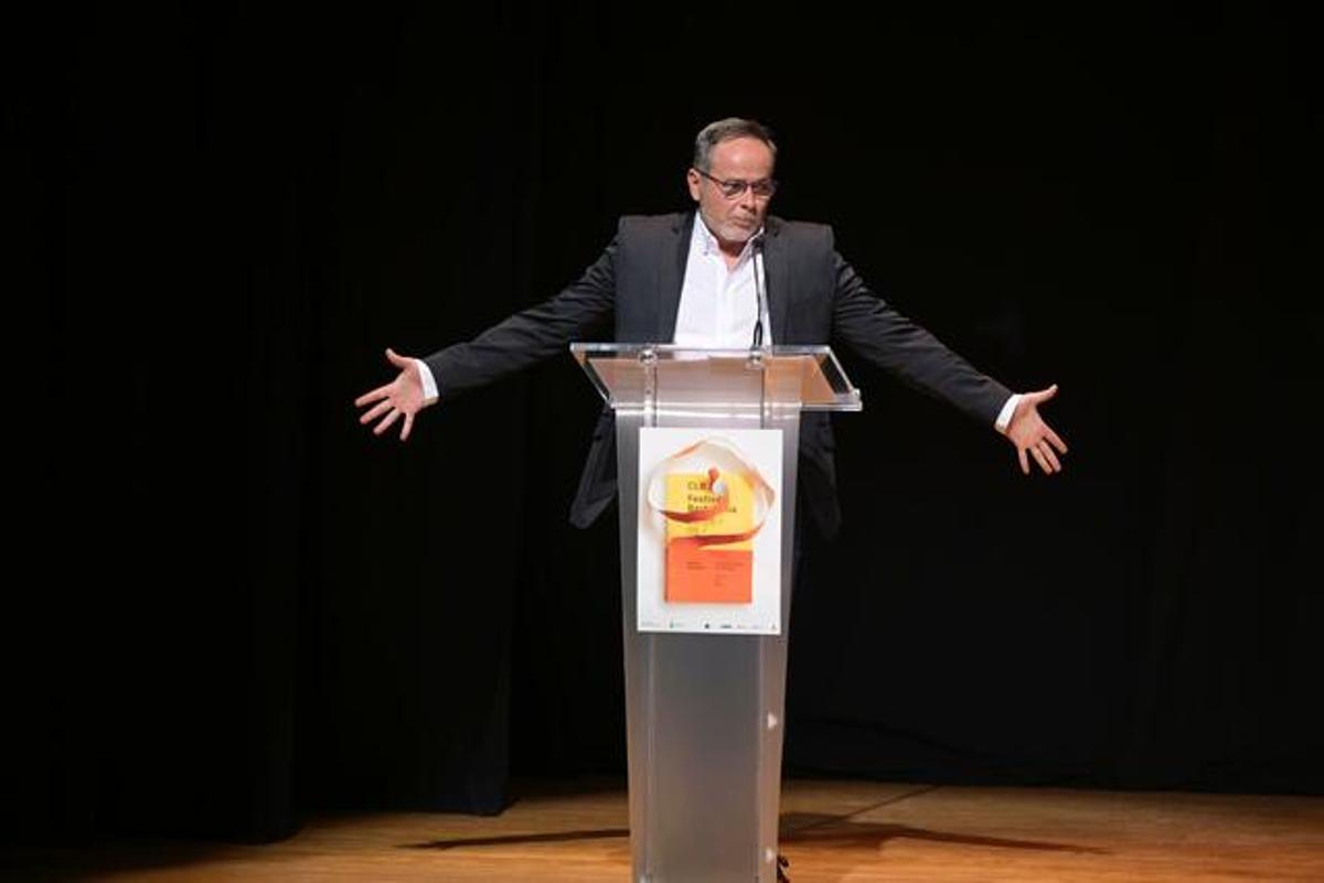 Antonio Praena durante la recogida del premio.