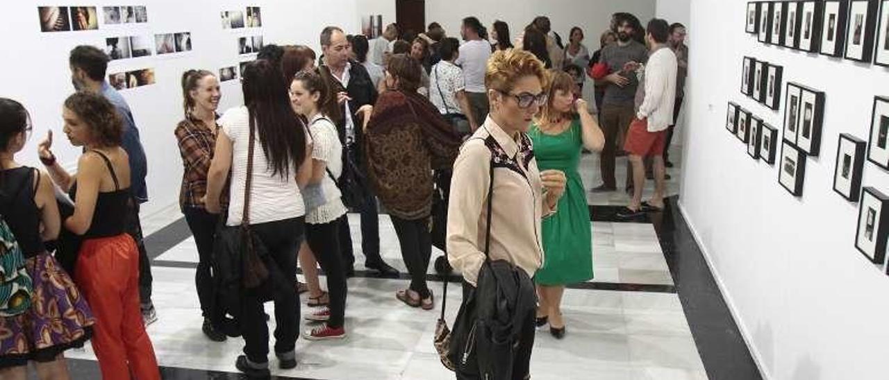 Asistentes a la pasada Noite Blanca en la Casa das Artes. // Adrián Irago