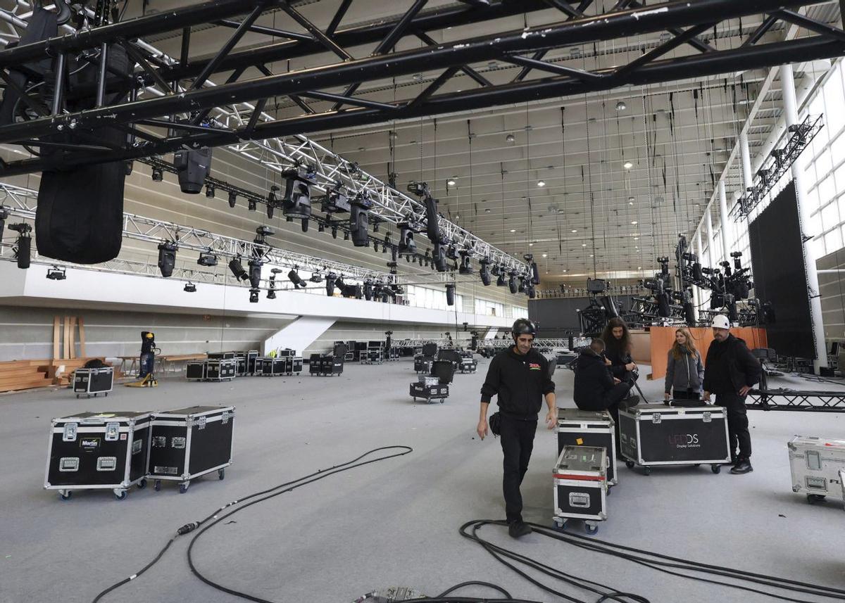 Preparativos para la gala de los Premios Feroz, en Pontevedra. | Gustavo Santos