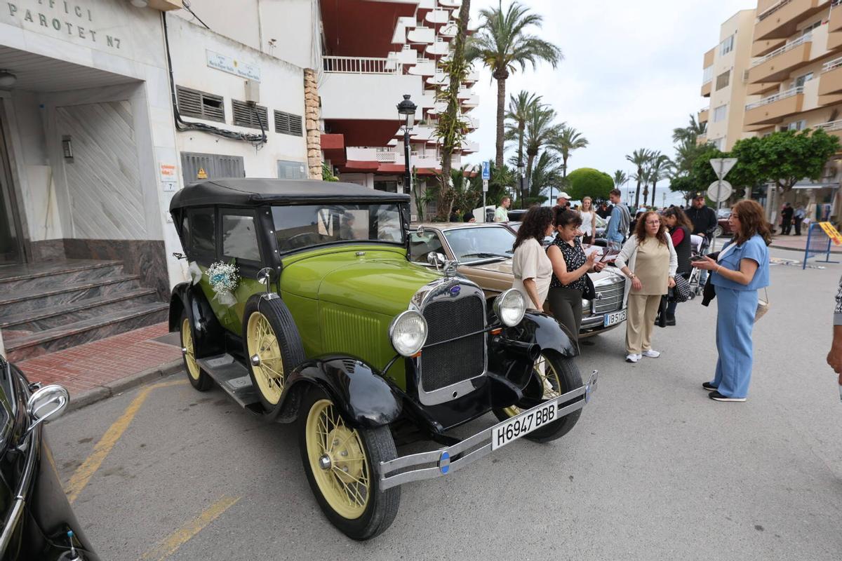 Flores, motos y coches en 'Anar a maig' en las fiestas de Santa Eulària