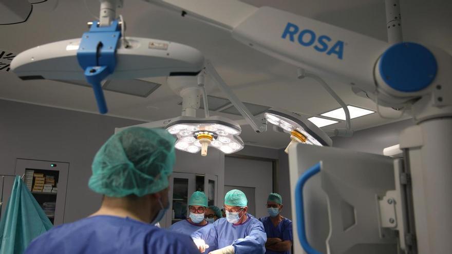 El robot ROSA revoluciona las operaciones de rodil