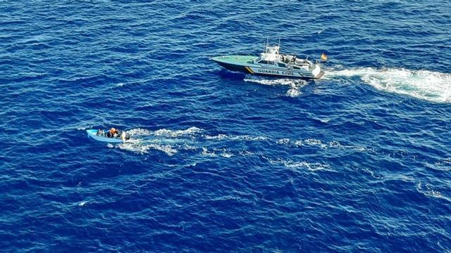 Llegada de una embarcación con migrantes a bordo.