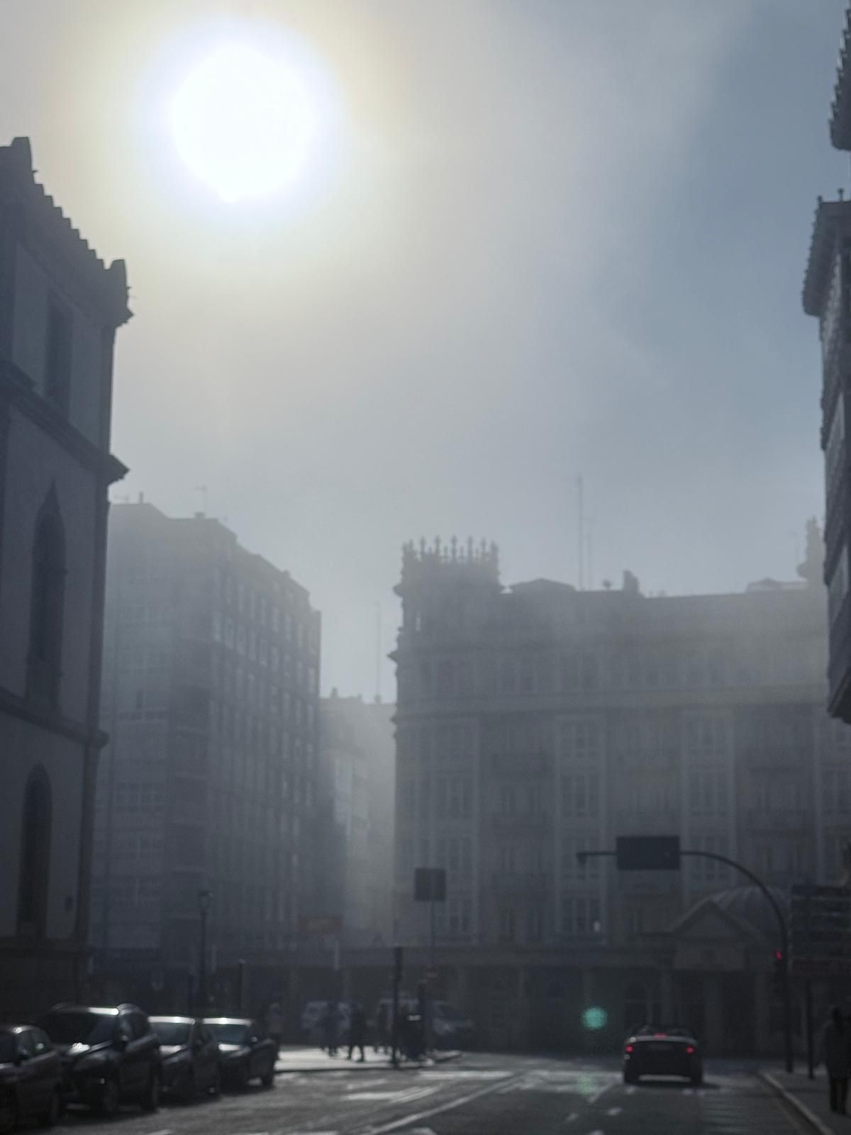A Coruña amanece cubierta por un manto de niebla