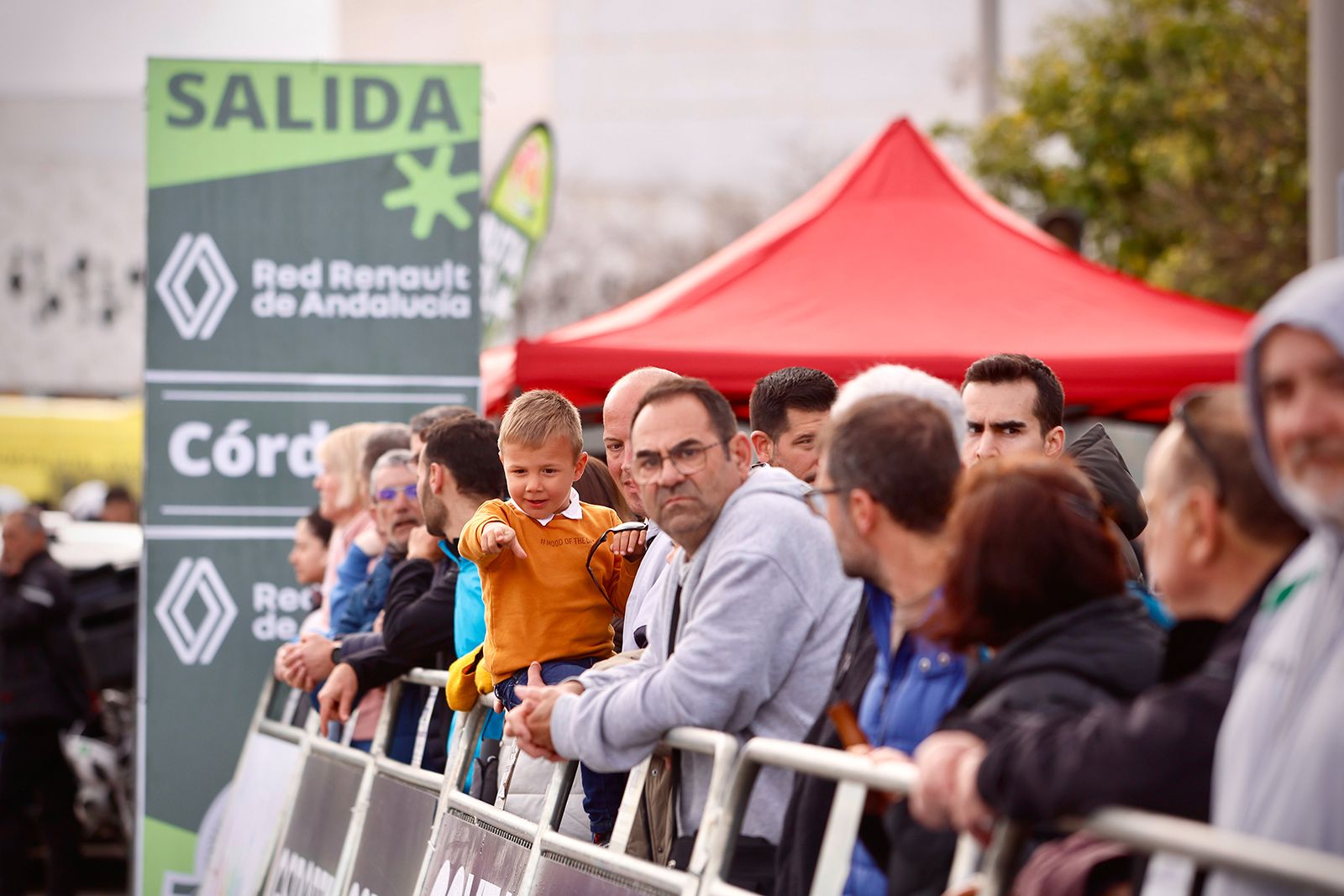 La salida de la etapa de Córdoba de la Vuelta a Andalucía en imágenes