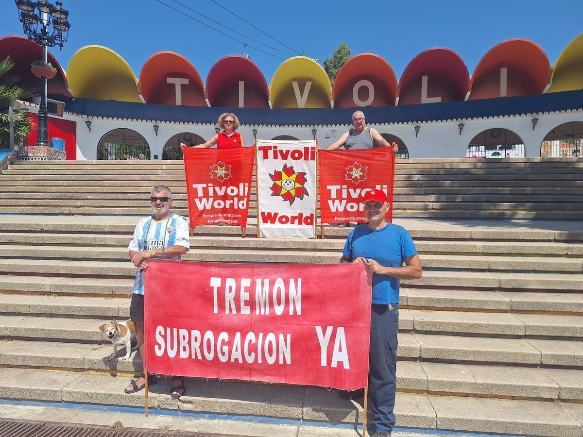 Fotografía diaria de Juan Carmona y sus compañeros reivindicando la apertura del Tivoli