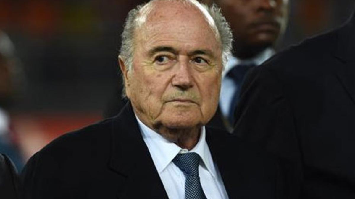 Blatter lamenta &quot;las vergonzosas escenas de violencia&quot; en la Liga Europa