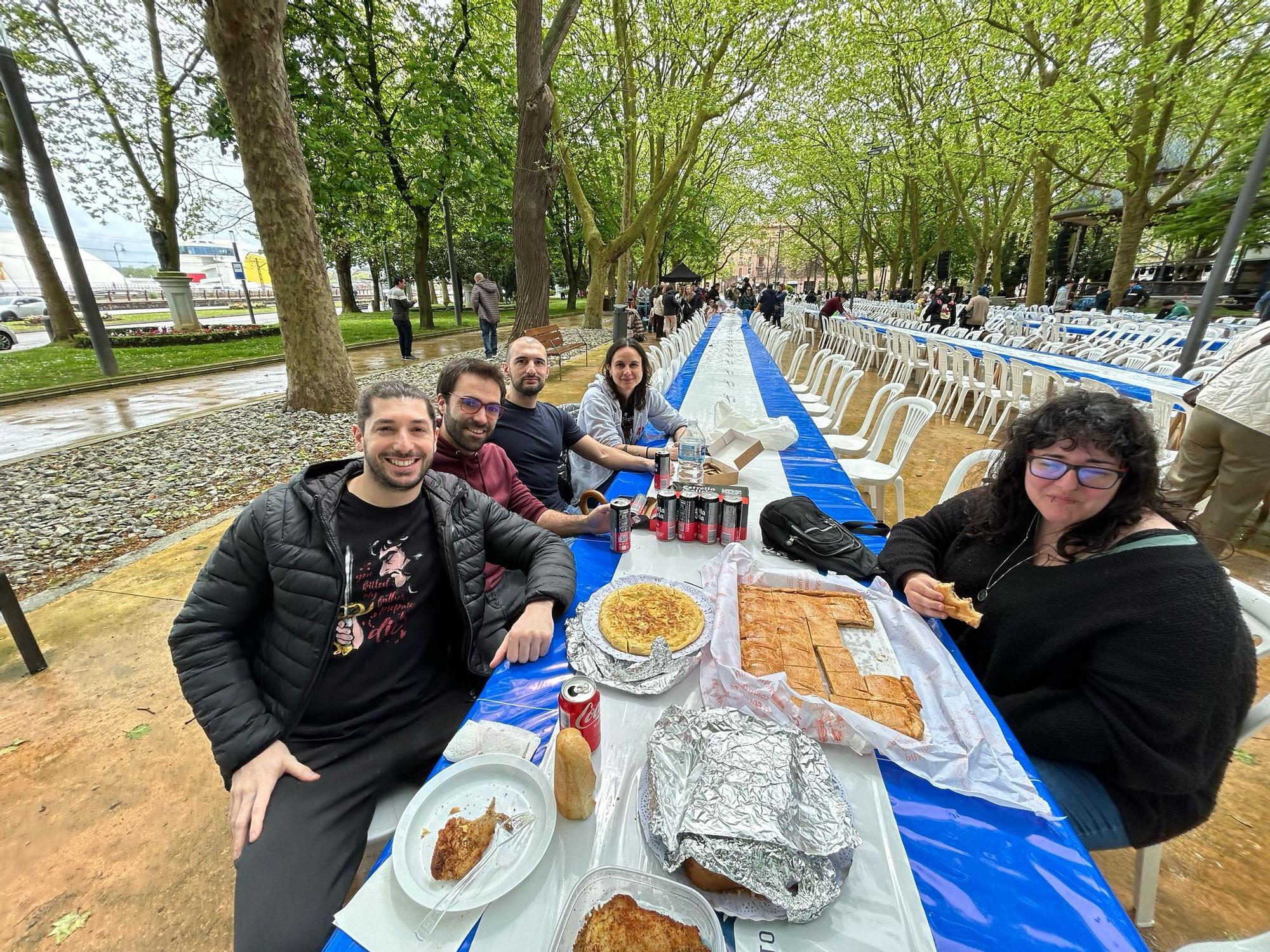 EN IMÁGENES: Así arranca la Comida en la Calle de Avilés