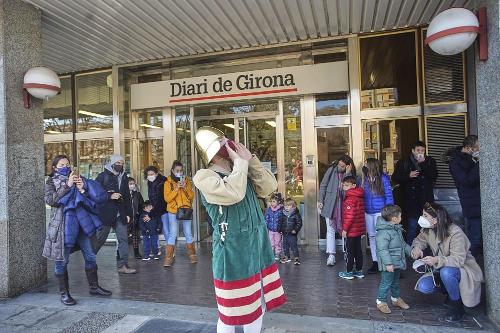 Els patges reials porten la màgia als barris de Girona