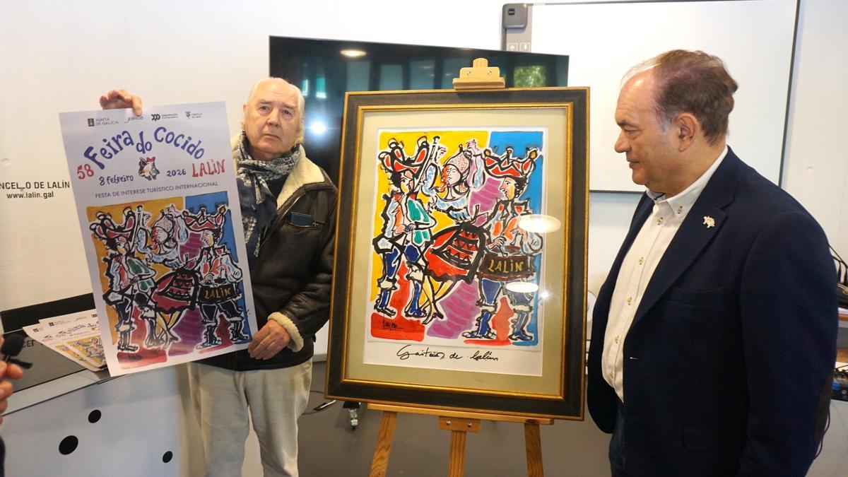 José María Barreiro, izquierda, y José Crespo, con el cartel de la Feira do Cocido de Lalín de 2026.