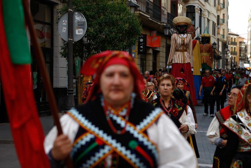 Desfile y ofrenda a la Virgen de la Concha