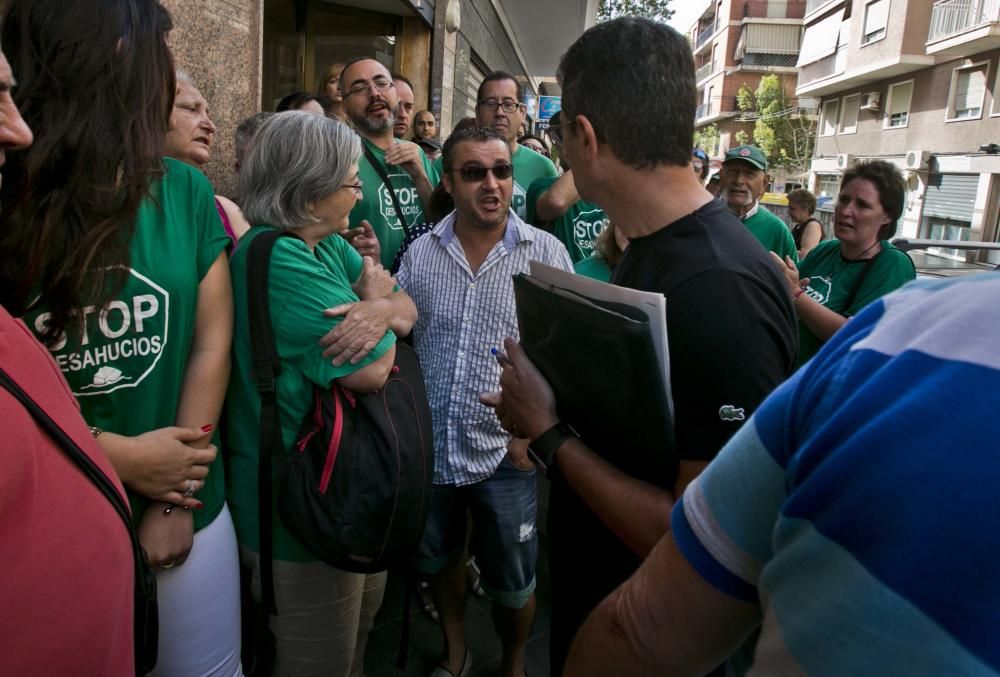 La PAH de Elche paraliza un desahucio