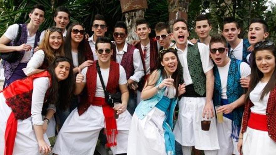 Este grupo de jóvenes se lo pasó en grande disfrutando al aire libre