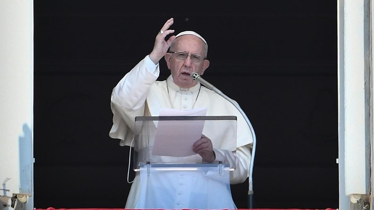 zentauroepp44701210 pope francis delivers a speech to the faithful prior to the 180820130216