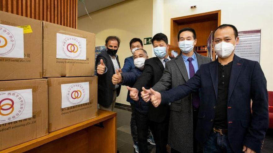 El Ayuntamiento de Zaragoza reparte 30.000 mascarillas donadas por una asociación china