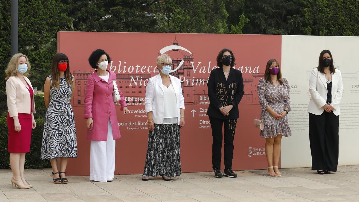 Las nuevas académicas de la Acadèmia Valenciana de la Llengua.