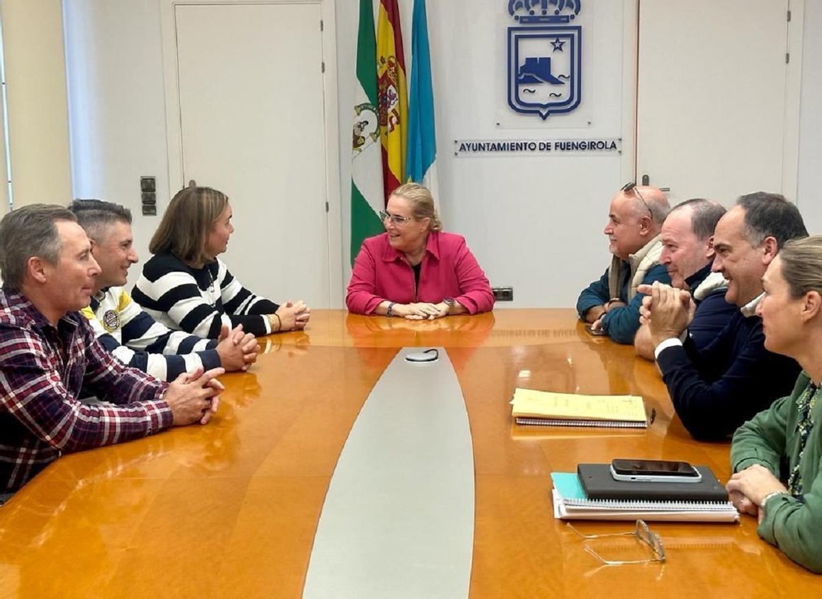 La alcaldesa Ana Maula se ha reunido con los comerciantes de Mercacentro para fijar la fecha del inicio de obras.