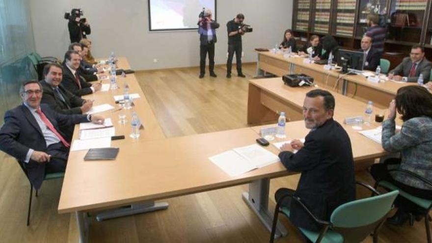 Reunión del Comité Aeroportuario de Galicia celebrado ayer en Santiago. / xoán álvarez