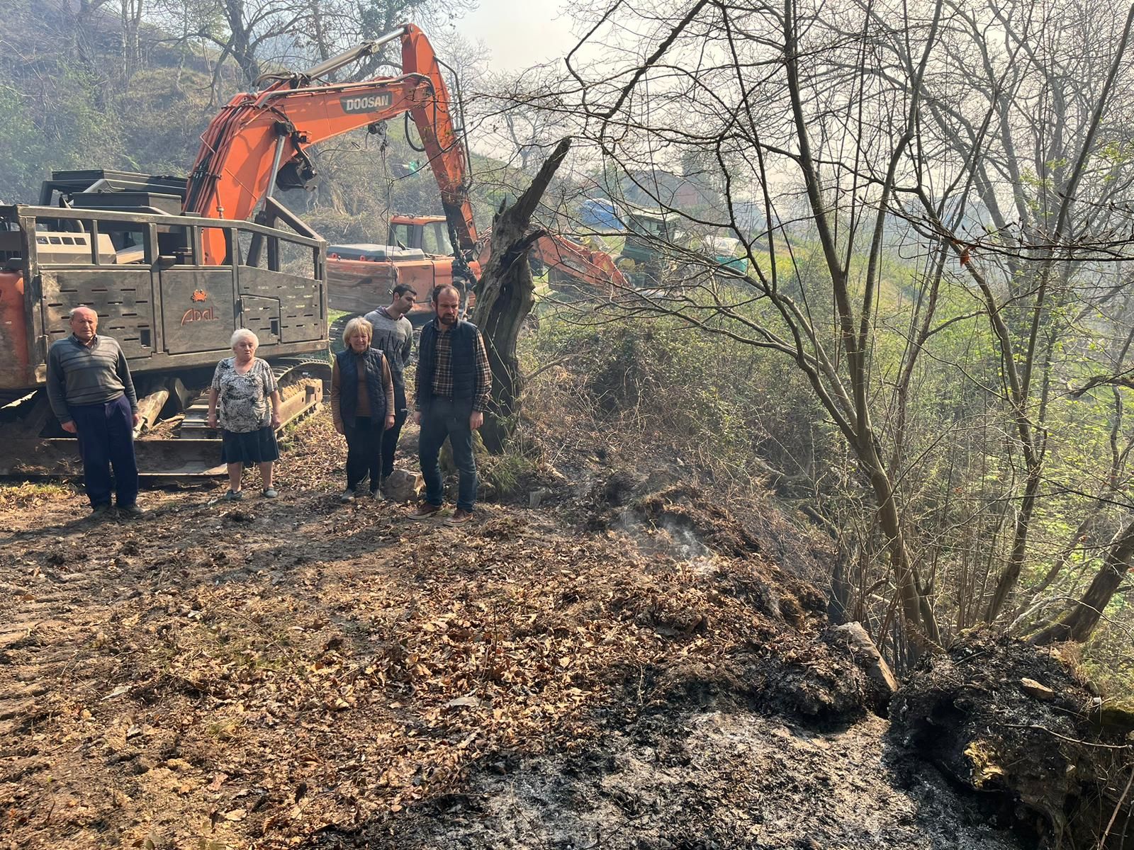 Segunda jornada en vilo por el fuego entre Piloña y Nava